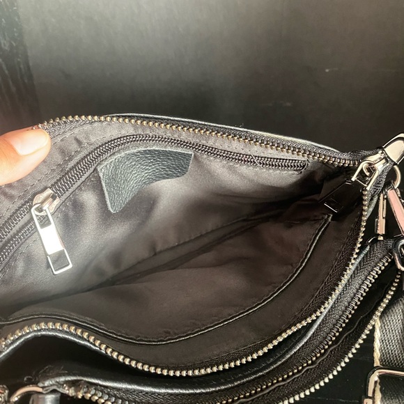 Crossbody Multipocket Purse - Picture 4 of 5